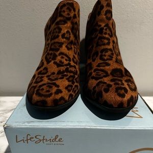 EUC Life Stride Payton 2 Ankle Bootie in 11 Wide Width.